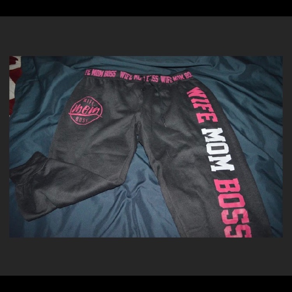 Size Small "WIFE MOM BOSS" Crop loungers